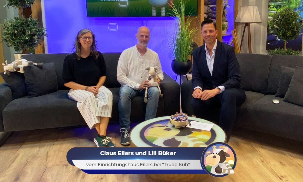 Lili Büker und Claus Eilers vom Einrichtungshaus Eilers zu Gast im TV-Studio bei „Trude Kuh“